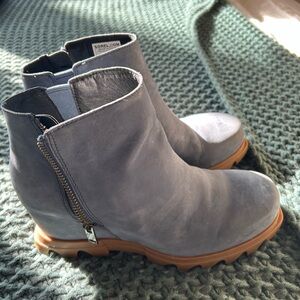 Sorel Women's Blue Ankle Boots with Tan Soles